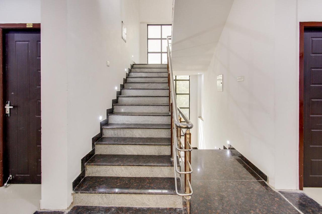 Oyo 69625 Mayuraa Residency Hotel Kumbakonam Exterior foto