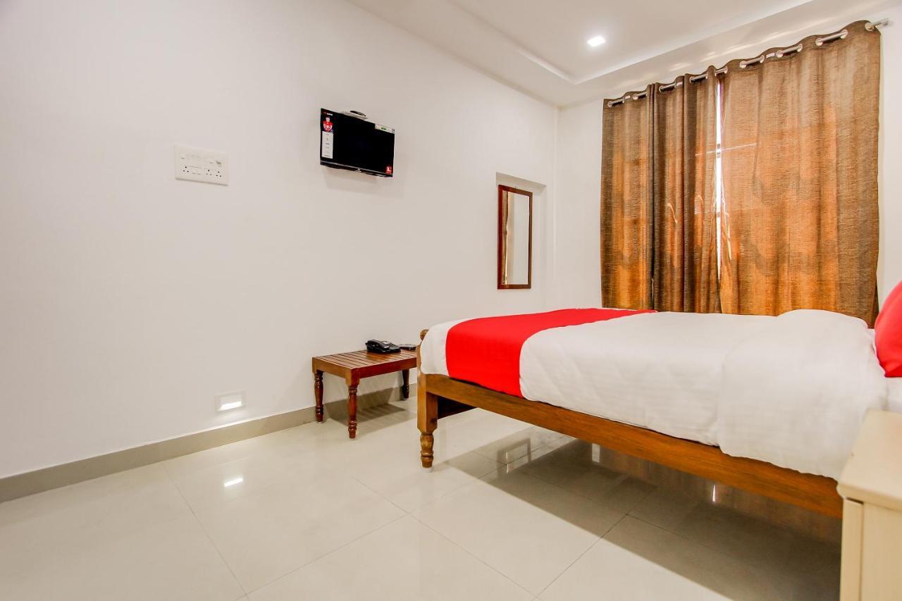 Oyo 69625 Mayuraa Residency Hotel Kumbakonam Exterior foto